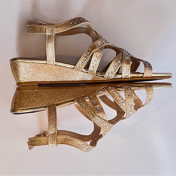 FOREVER SADALS (ADJUSTABLE STRAPS) SIZE 7 - Picture 4 of 10